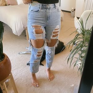AMERICAN EAGLE MOM JEANS